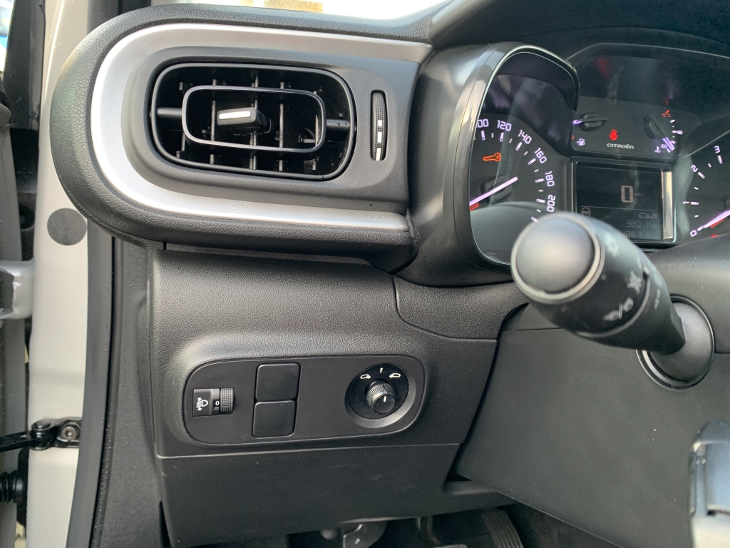 CITROEN C-3 1.2 1.2 INY 83CV