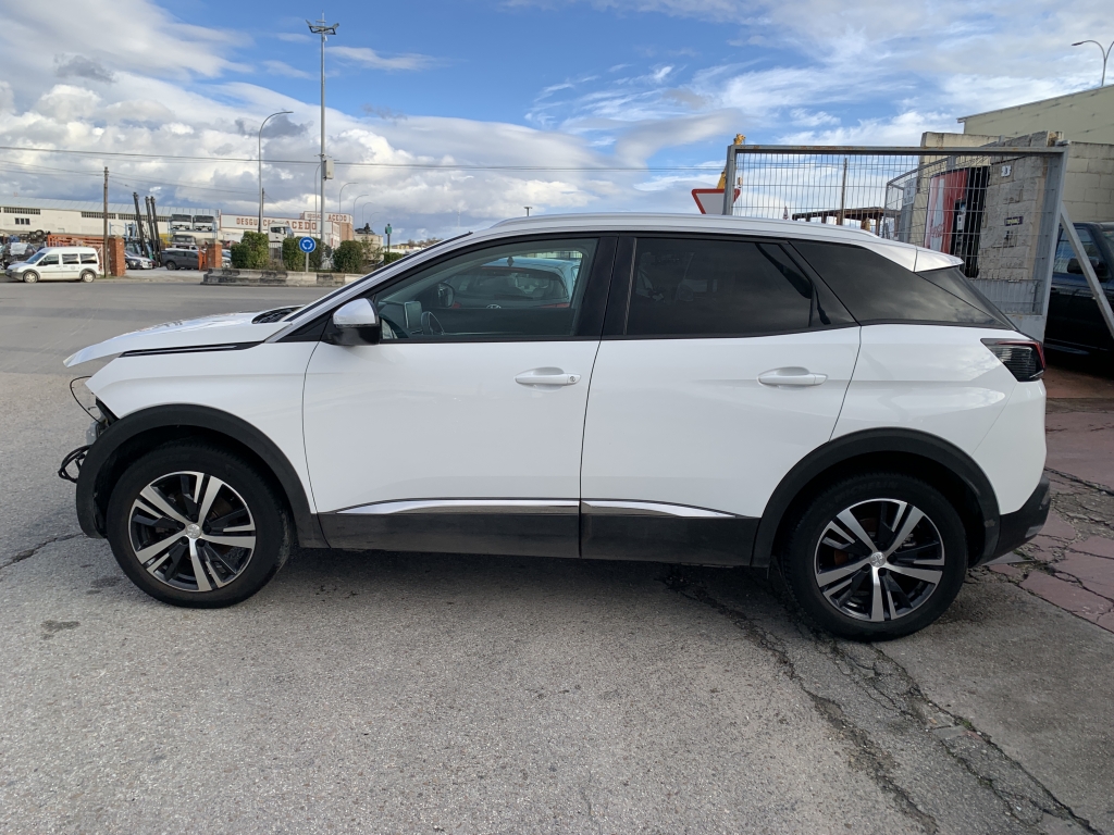PEUGEOT 3008 1.2 INY 130CV