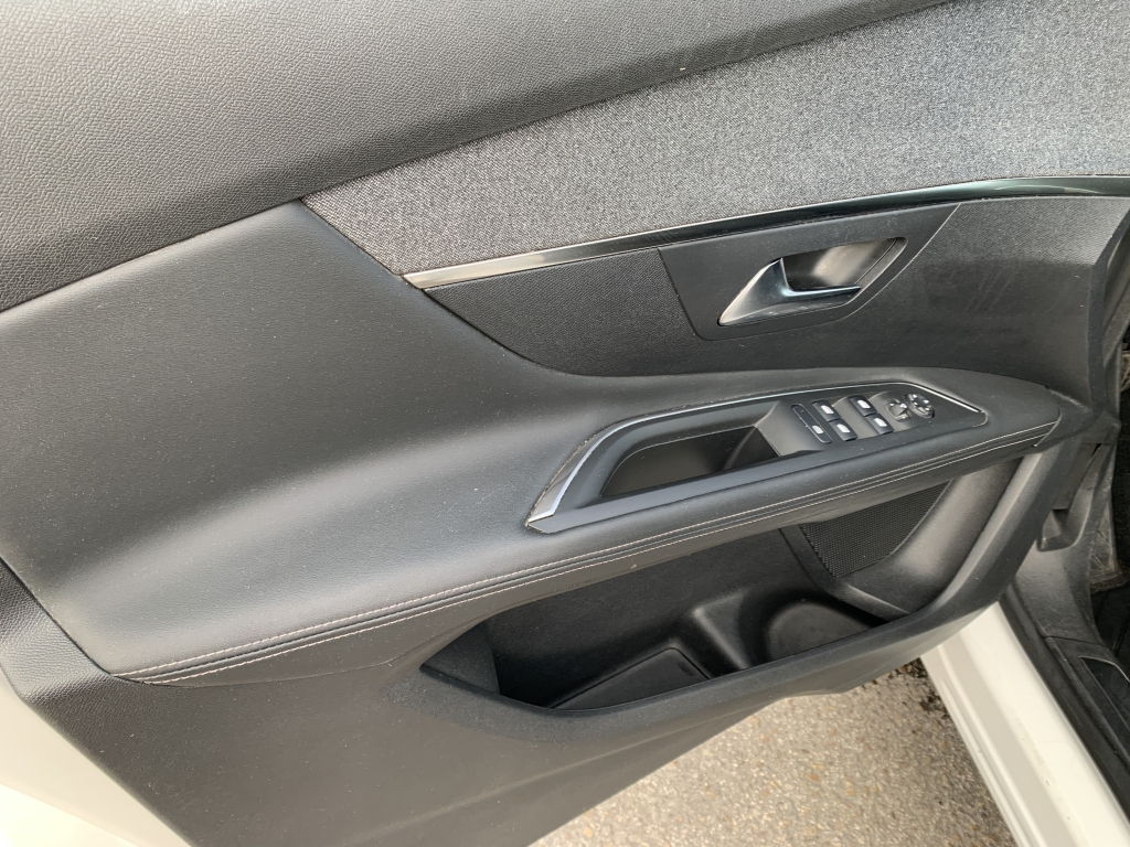 PEUGEOT 3008 1.2 INY 130CV