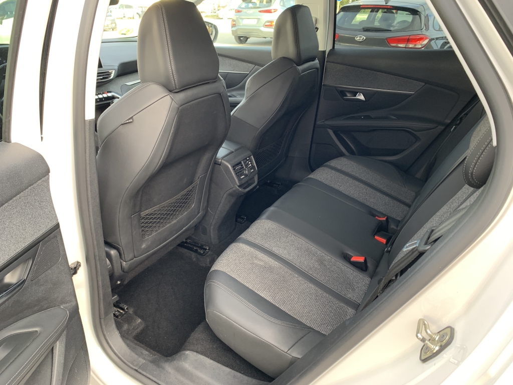 PEUGEOT 3008 1.2 INY 130CV