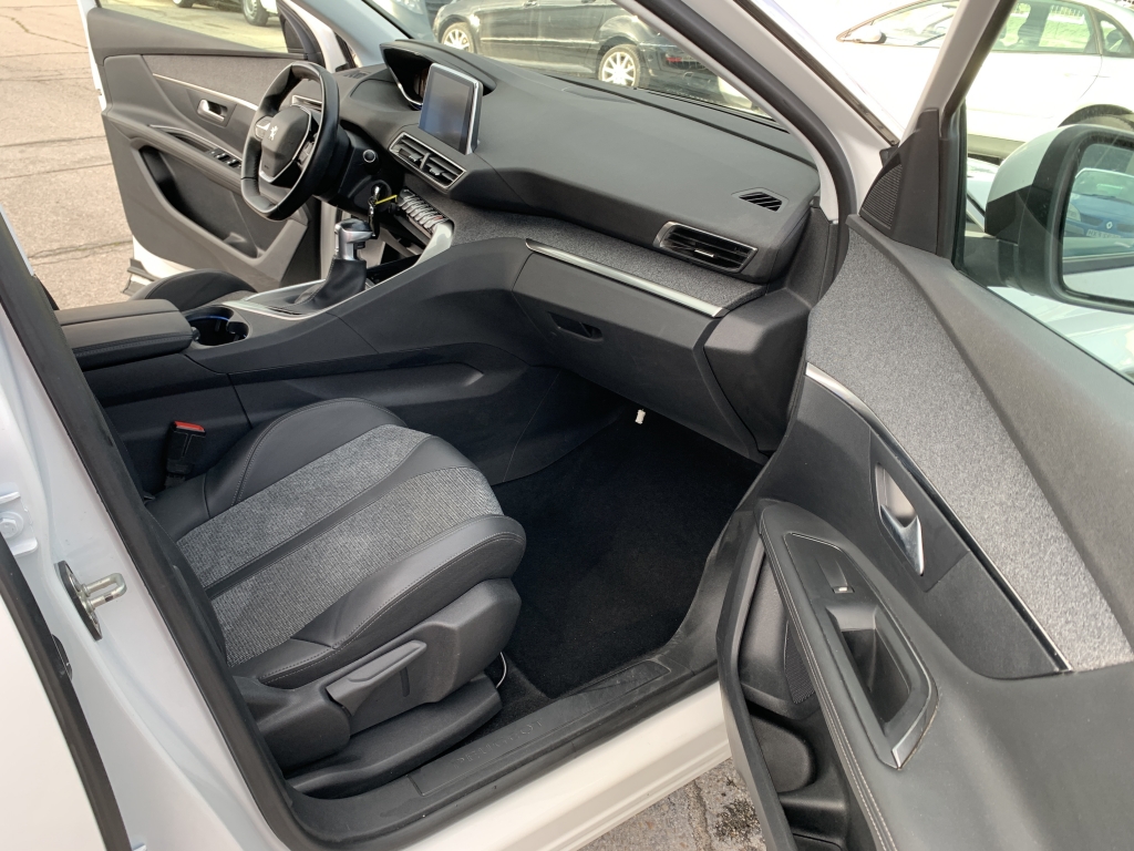 PEUGEOT 3008 1.2 INY 130CV