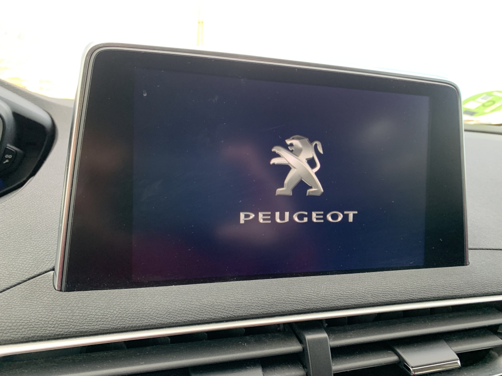 PEUGEOT 3008 1.2 INY 130CV