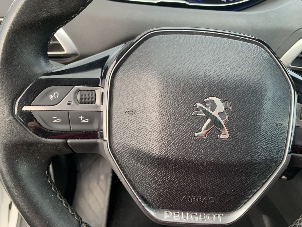 PEUGEOT 3008 1.2 INY 130CV