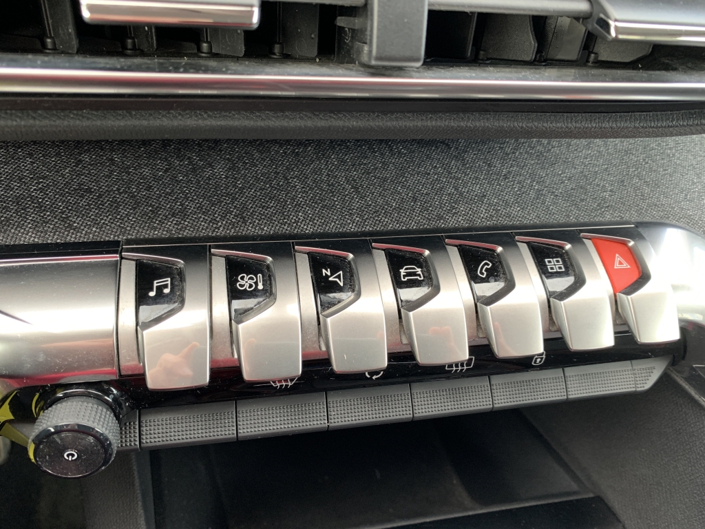 PEUGEOT 3008 1.2 INY 130CV