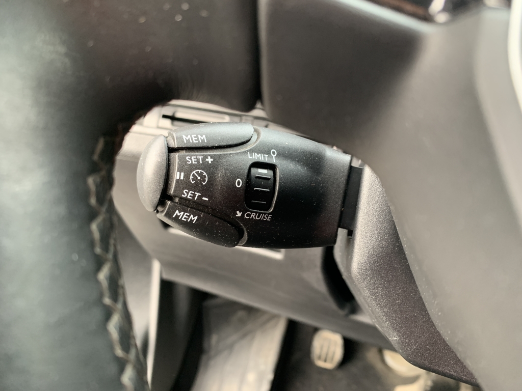 PEUGEOT 3008 1.2 INY 130CV