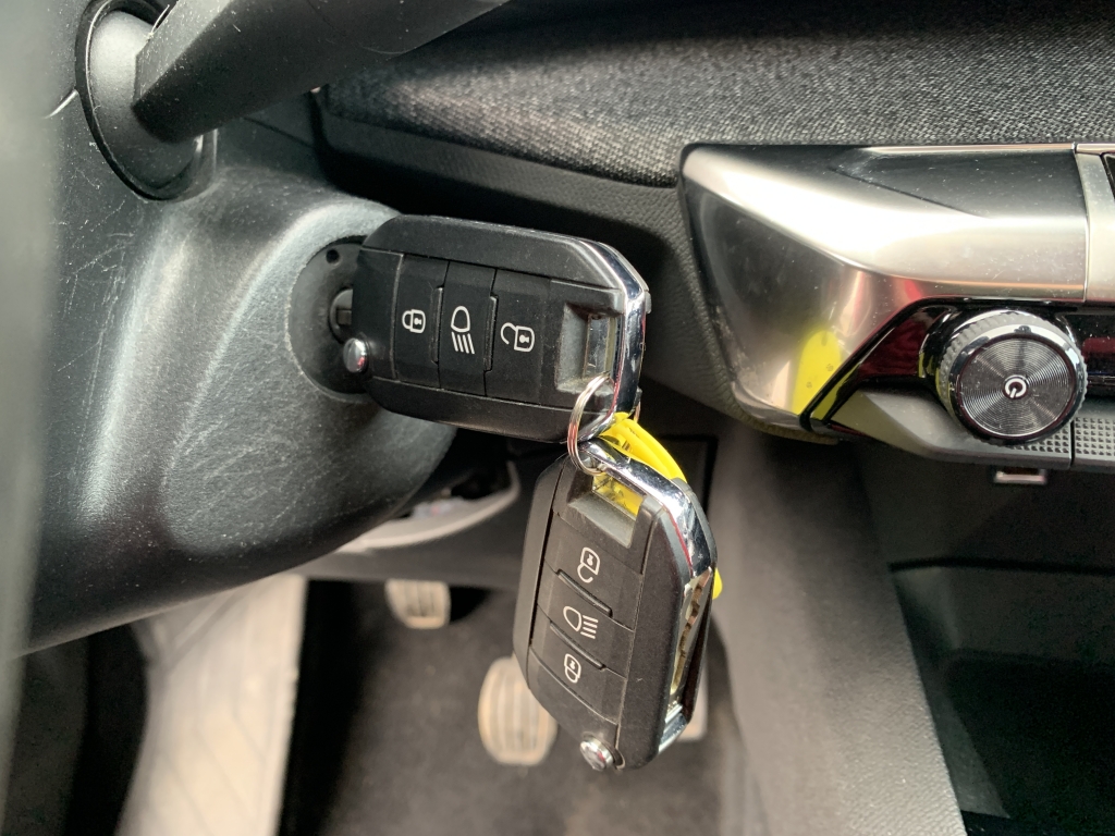 PEUGEOT 3008 1.2 INY 130CV