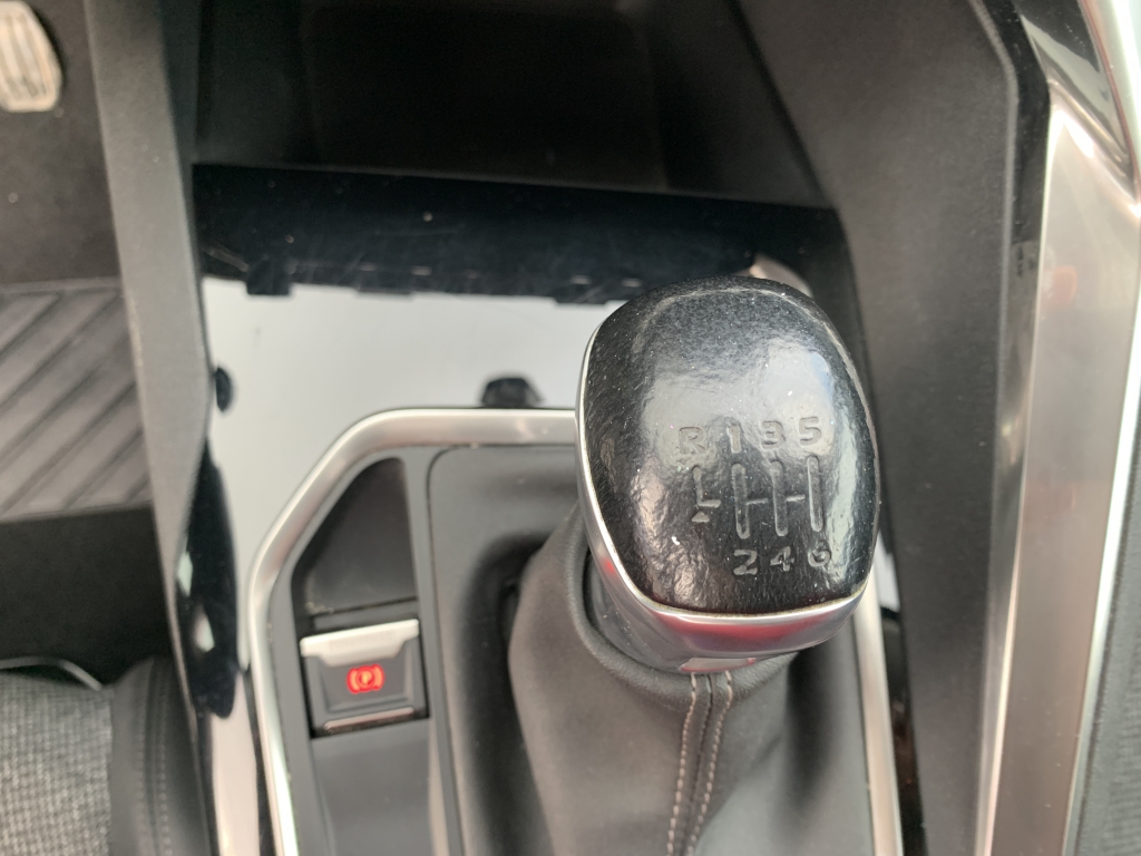 PEUGEOT 3008 1.2 INY 130CV