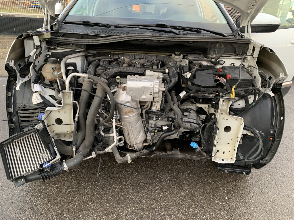 PEUGEOT 3008 1.2 INY 130CV