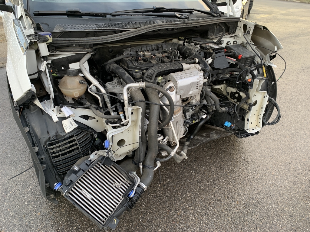 PEUGEOT 3008 1.2 INY 130CV