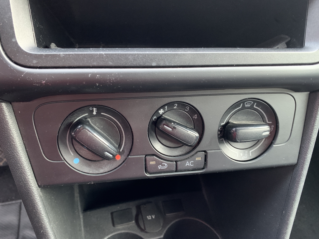 VOLKSWAGEN POLO 1.6 TDI 90CV VOLKSWAGEN POLO 1.6 TDI 90CV