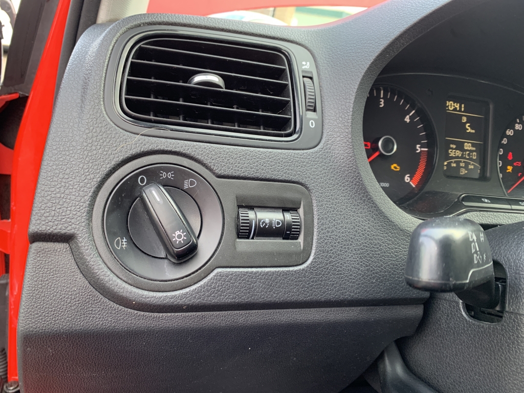 VOLKSWAGEN POLO 1.6 TDI 90CV VOLKSWAGEN POLO 1.6 TDI 90CV