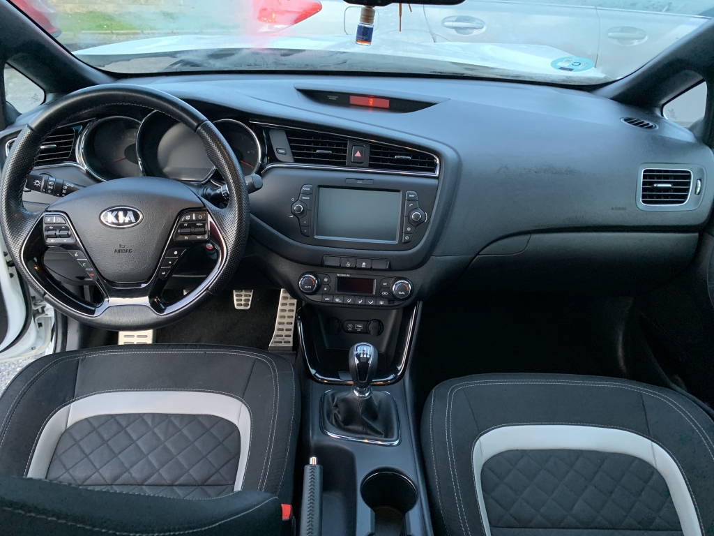 KIA CEED GT LINE 1.6 CRDI 136CV KIA CEED GT LINE 1.6 CRDI 136CV