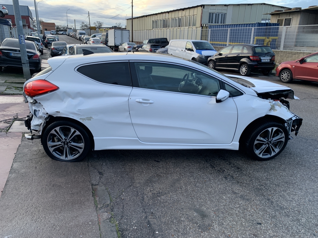 KIA CEED GT LINE 1.6 CRDI 136CV KIA CEED GT LINE 1.6 CRDI 136CV