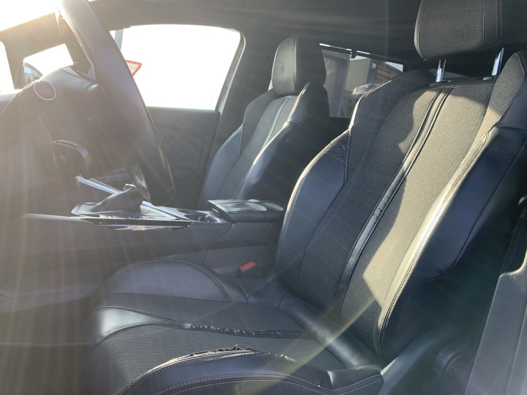 PEUGEOT 5008 GT LINE 1.2 INY 130CV 7 PLAZAS PEUGEOT 5008 GT LINE 1.2 INY 130CV 7 PLAZAS