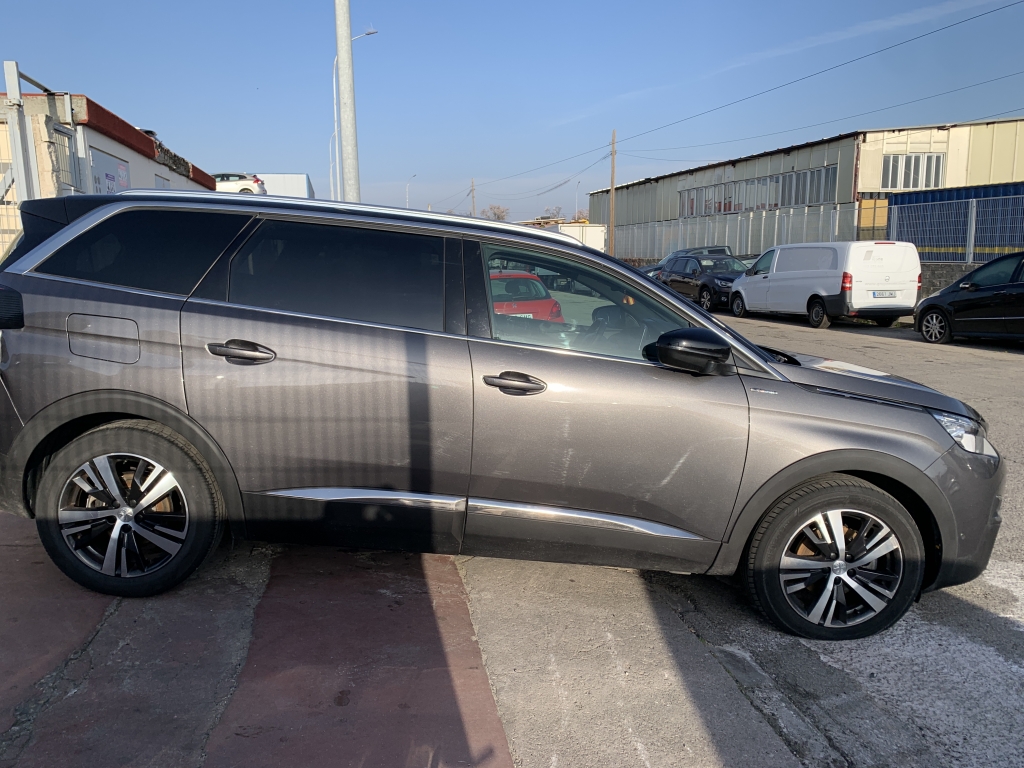 PEUGEOT 5008 GT LINE 1.2 INY 130CV 7 PLAZAS PEUGEOT 5008 GT LINE 1.2 INY 130CV 7 PLAZAS