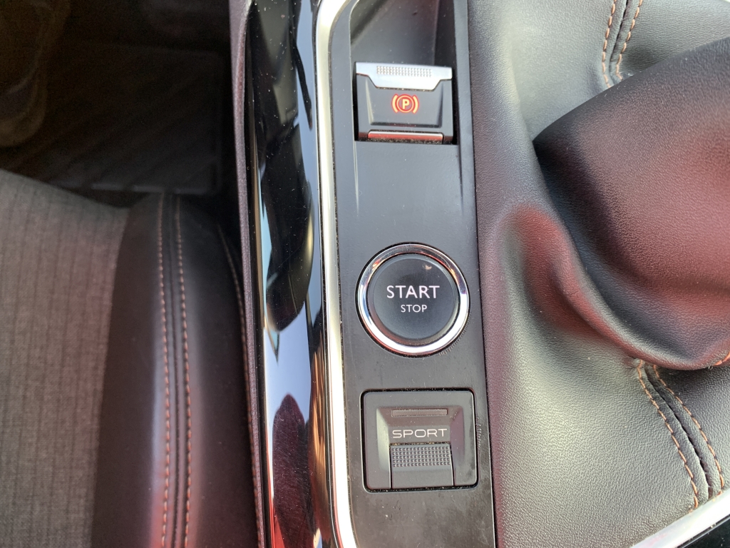 PEUGEOT 5008 GT LINE 1.2 INY 130CV 7 PLAZAS PEUGEOT 5008 GT LINE 1.2 INY 130CV 7 PLAZAS