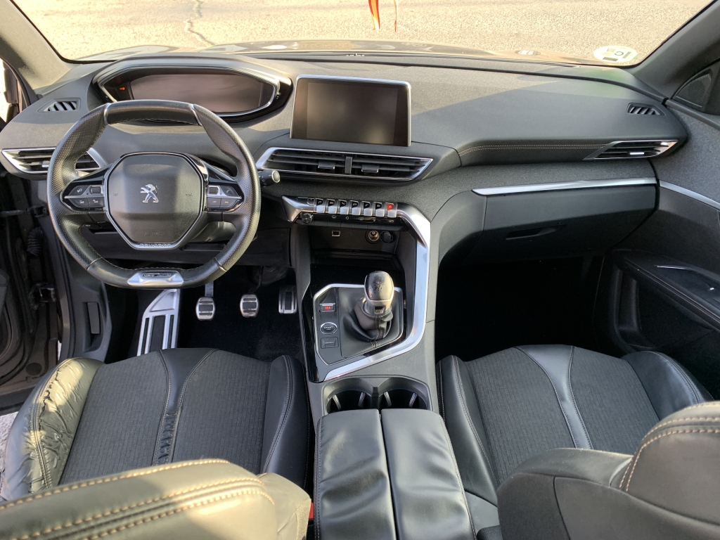 PEUGEOT 5008 GT LINE 1.2 INY 130CV 7 PLAZAS PEUGEOT 5008 GT LINE 1.2 INY 130CV 7 PLAZAS