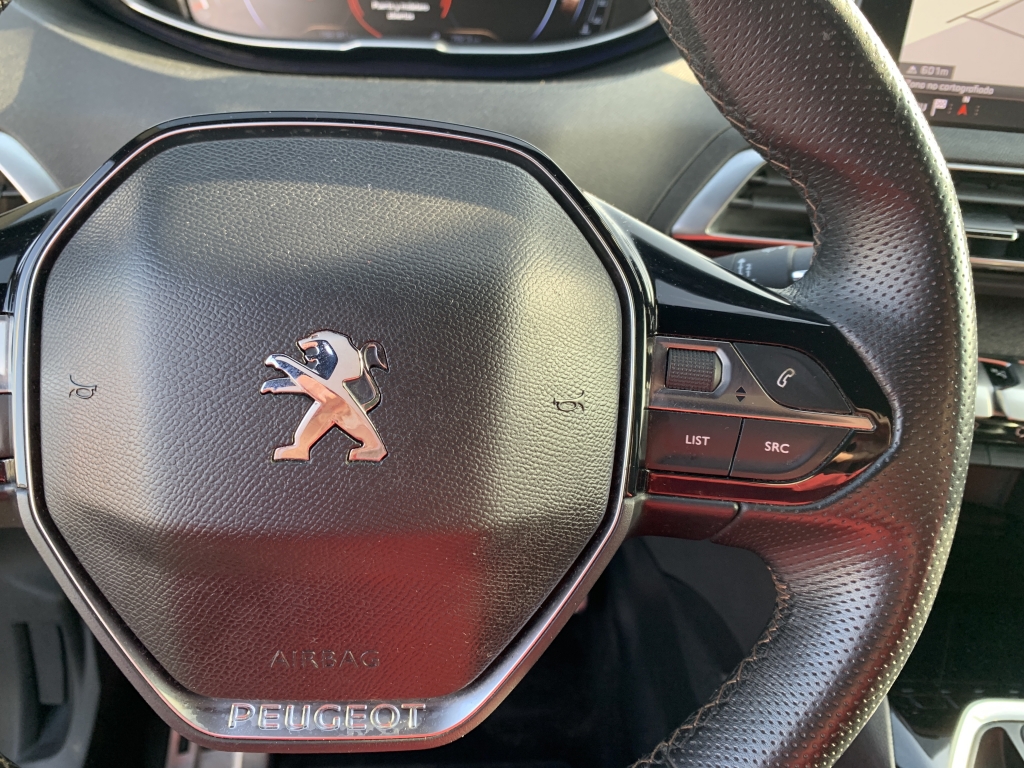 PEUGEOT 5008 GT LINE 1.2 INY 130CV 7 PLAZAS PEUGEOT 5008 GT LINE 1.2 INY 130CV 7 PLAZAS