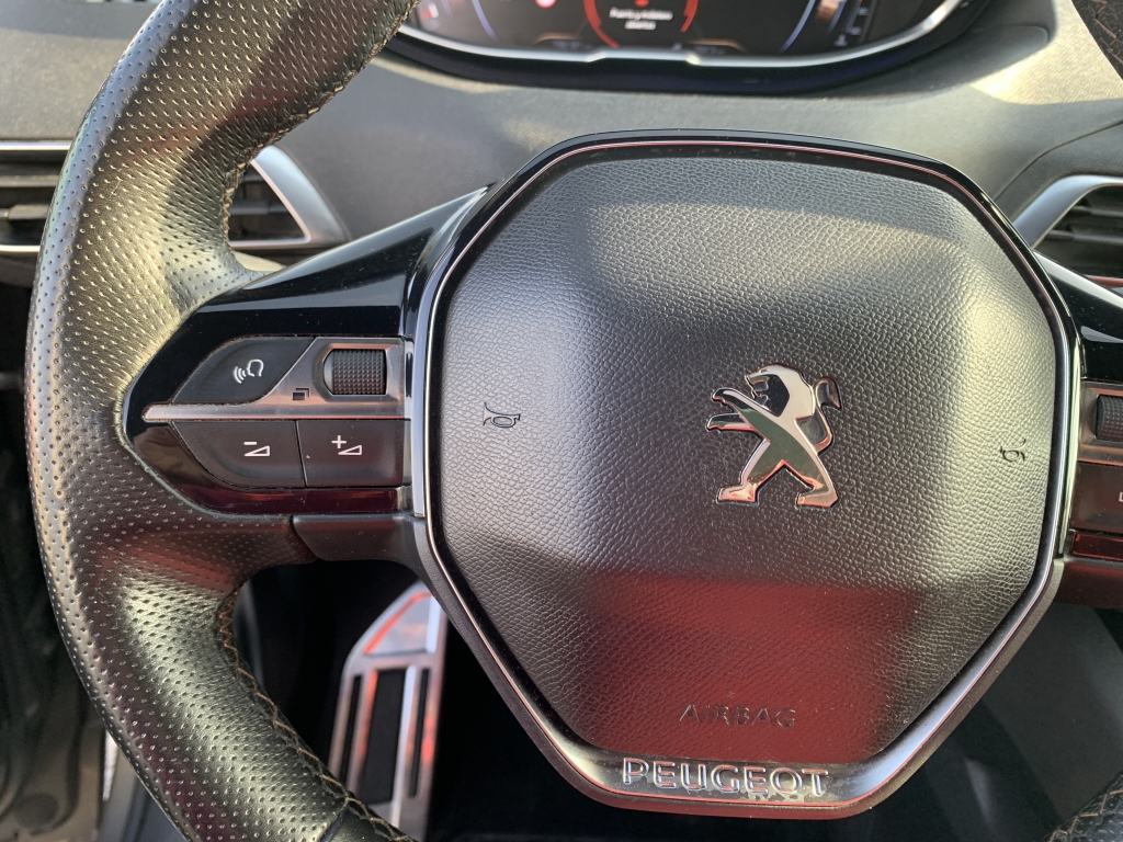 PEUGEOT 5008 GT LINE 1.2 INY 130CV 7 PLAZAS PEUGEOT 5008 GT LINE 1.2 INY 130CV 7 PLAZAS