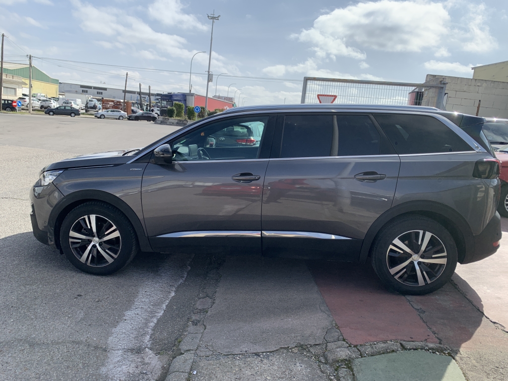 PEUGEOT 5008 GT LINE 1.2 INY 130CV 7 PLAZAS PEUGEOT 5008 GT LINE 1.2 INY 130CV 7 PLAZAS