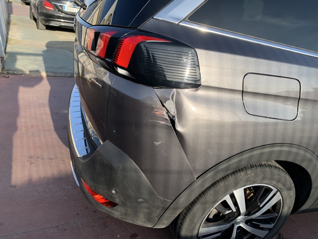 PEUGEOT 5008 GT LINE 1.2 INY 130CV 7 PLAZAS PEUGEOT 5008 GT LINE 1.2 INY 130CV 7 PLAZAS