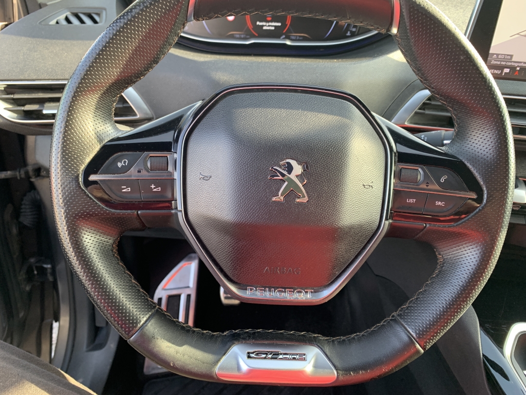 PEUGEOT 5008 GT LINE 1.2 INY 130CV 7 PLAZAS PEUGEOT 5008 GT LINE 1.2 INY 130CV 7 PLAZAS