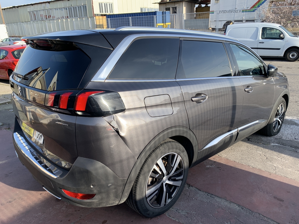 PEUGEOT 5008 GT LINE 1.2 INY 130CV 7 PLAZAS PEUGEOT 5008 GT LINE 1.2 INY 130CV 7 PLAZAS