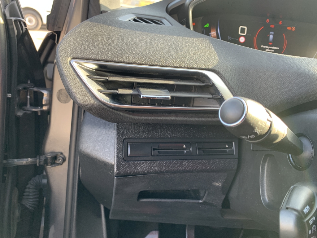 PEUGEOT 5008 GT LINE 1.2 INY 130CV 7 PLAZAS PEUGEOT 5008 GT LINE 1.2 INY 130CV 7 PLAZAS