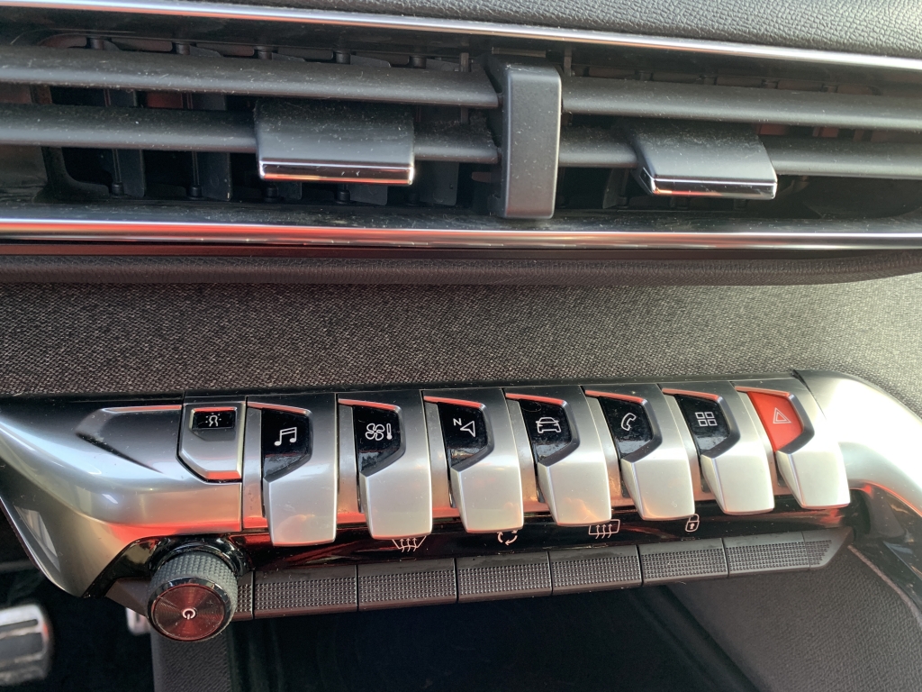 PEUGEOT 5008 GT LINE 1.2 INY 130CV 7 PLAZAS PEUGEOT 5008 GT LINE 1.2 INY 130CV 7 PLAZAS