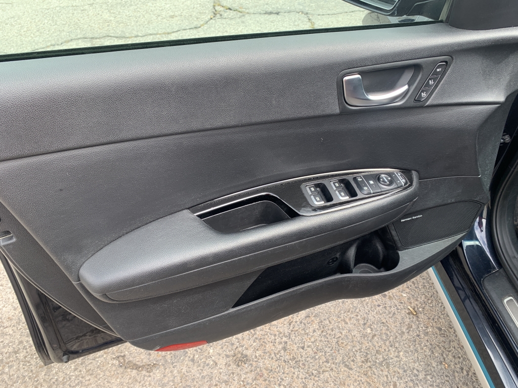 KIA OPTIMA 2.0 HIBRIDO ENCHUFABLE 205CV KIA OPTIMA 2.0 HIBRIDO ENCHUFABLE 205CV