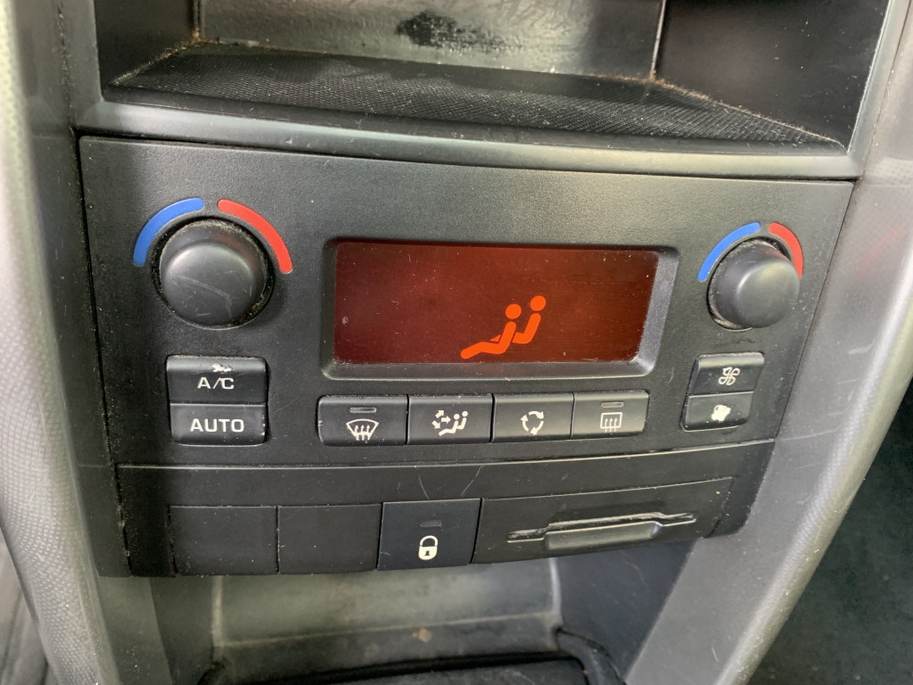 PEUGEOT 207 1.4 HDI 68CV