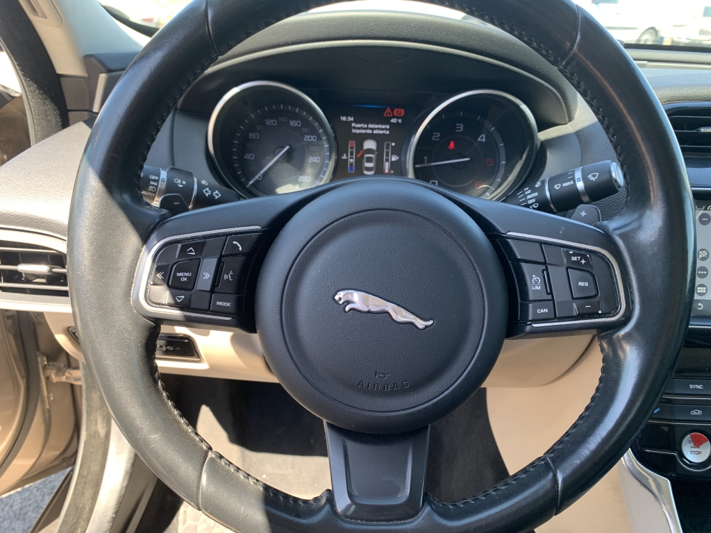 JAGUAR X-E 2.0 D 180CV AUT JAGUAR X-E 2.0 D 180CV AUT