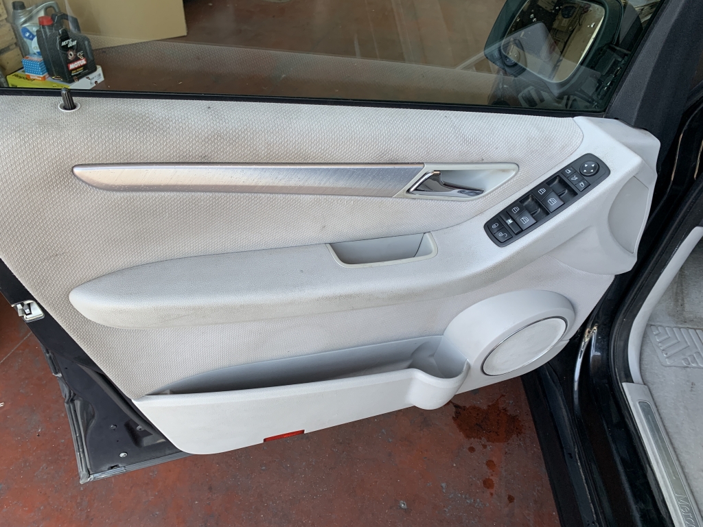 MERCEDES BENZ CLASE B 160 1.5 INY 95CV MERCEDES BENZ CLASE B 160 1.5 INY 95CV