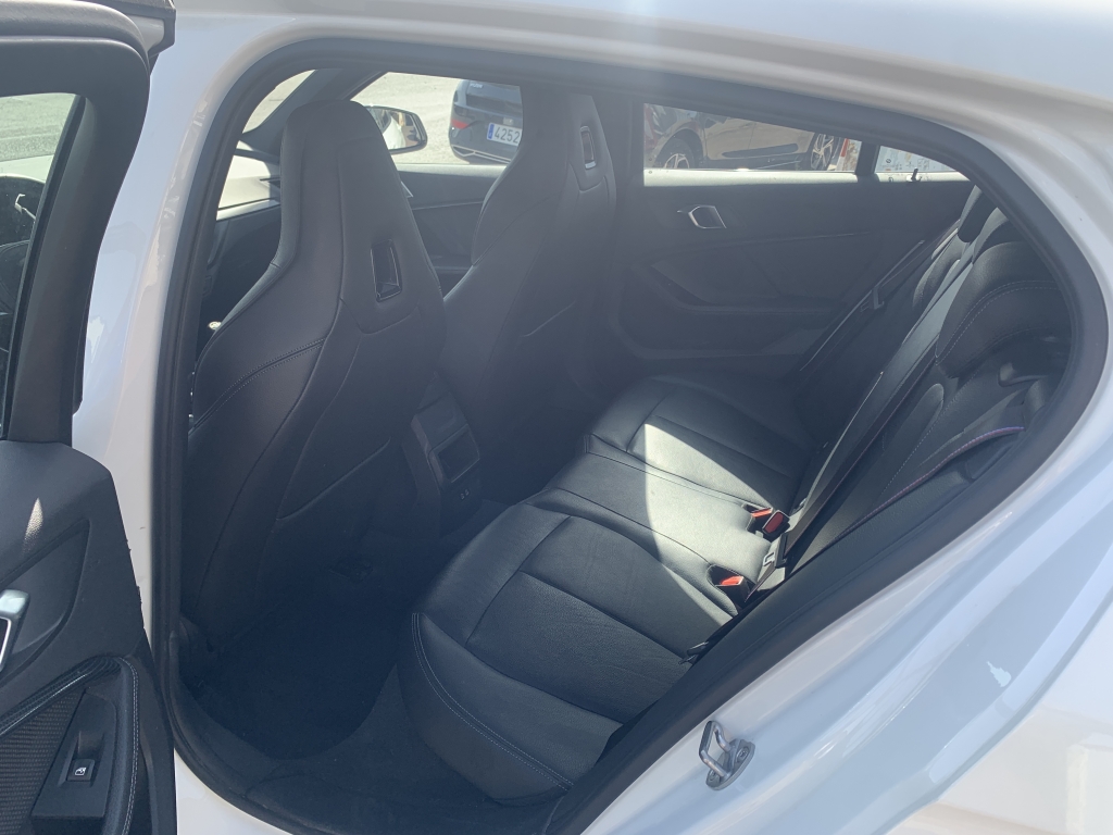 BMW 118 I PACK M PERFONMANCE 1.5 INY 140CV BMW 118 I PACK M PERFONMANCE 1.5 INY 140CV