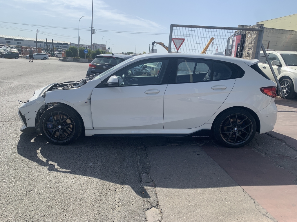 BMW 118 I PACK M PERFONMANCE 1.5 INY 140CV BMW 118 I PACK M PERFONMANCE 1.5 INY 140CV