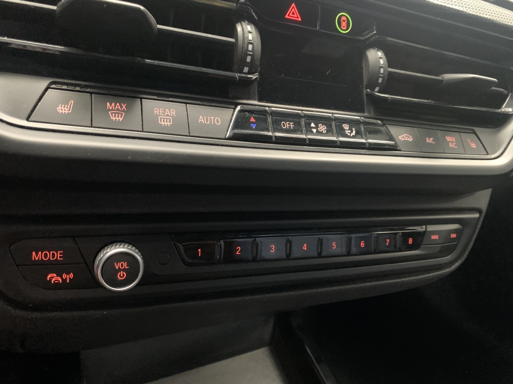 BMW 118 I PACK M PERFONMANCE 1.5 INY 140CV BMW 118 I PACK M PERFONMANCE 1.5 INY 140CV