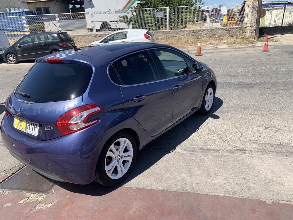 PEUGEOT 208 1.6 E HDI 115CV PEUGEOT 208 1.6 E HDI 115CV