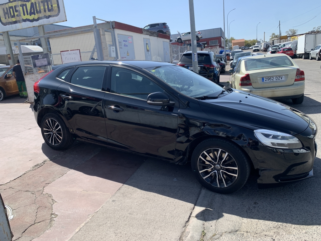 VOLVO V-40 2.0 D 150CV VOLVO V-40 2.0 D 150CV