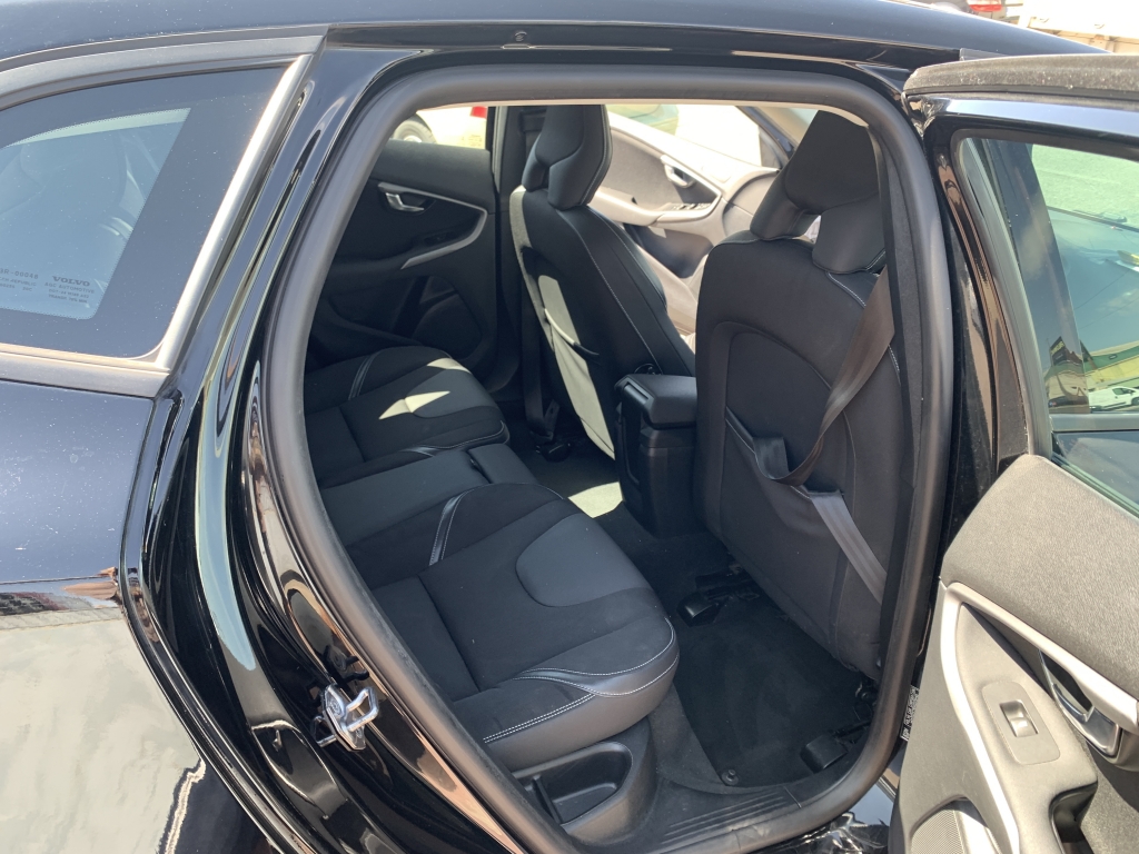 VOLVO V-40 2.0 D 150CV VOLVO V-40 2.0 D 150CV