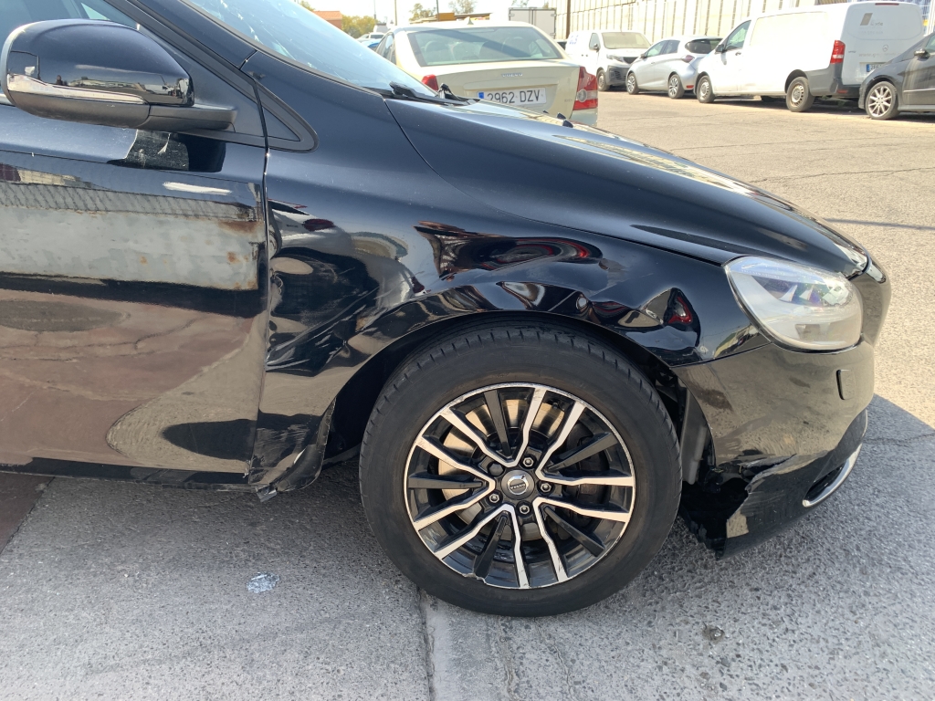 VOLVO V-40 2.0 D 150CV VOLVO V-40 2.0 D 150CV