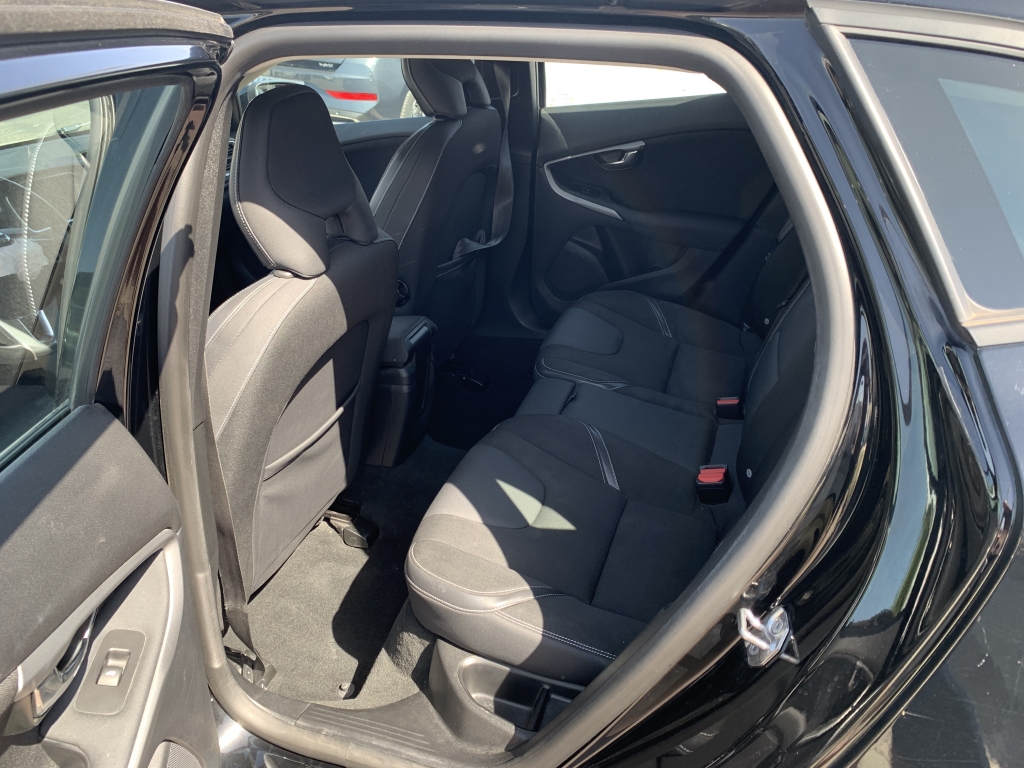 VOLVO V-40 2.0 D 150CV VOLVO V-40 2.0 D 150CV