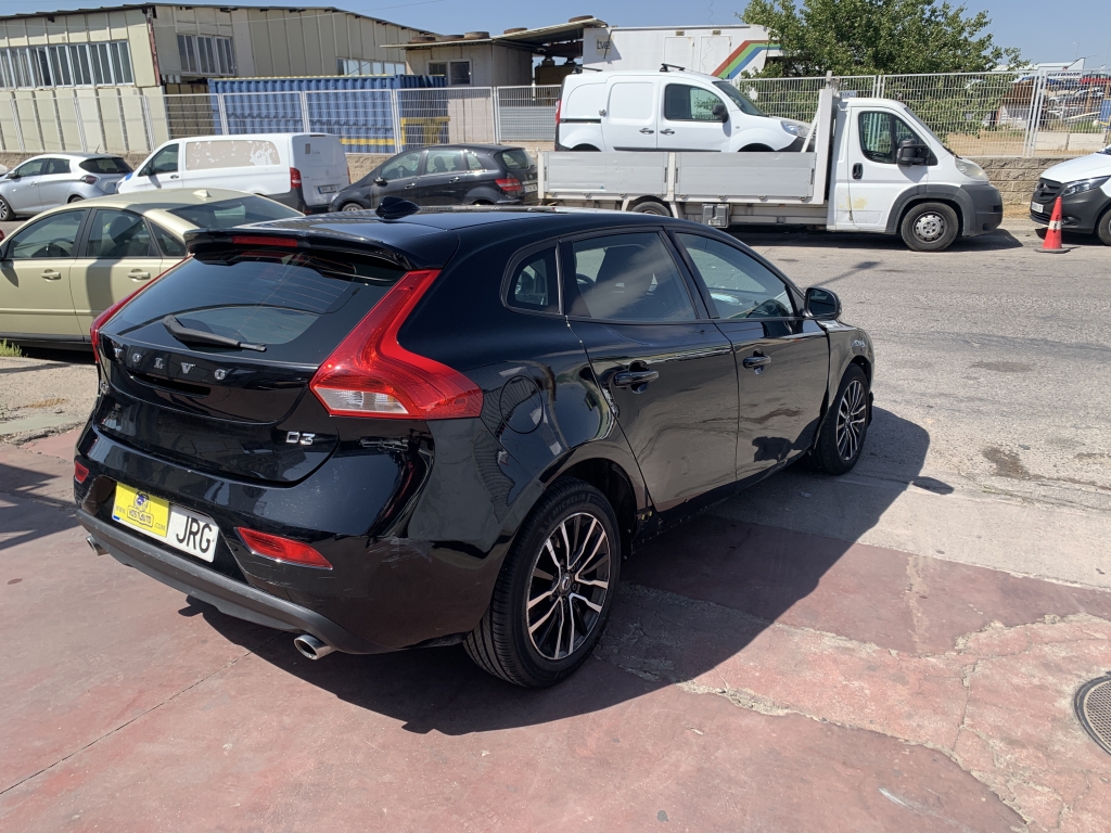 VOLVO V-40 2.0 D 150CV VOLVO V-40 2.0 D 150CV