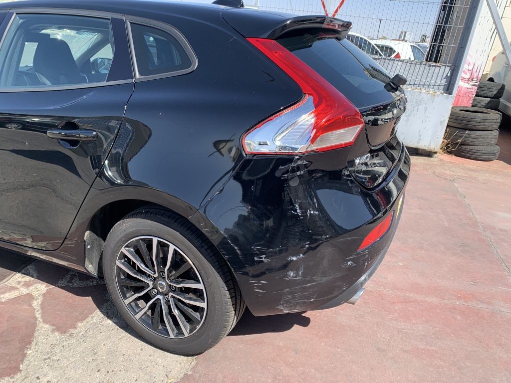 VOLVO V-40 2.0 D 150CV VOLVO V-40 2.0 D 150CV