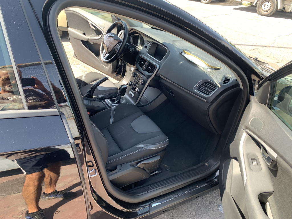 VOLVO V-40 2.0 D 150CV VOLVO V-40 2.0 D 150CV
