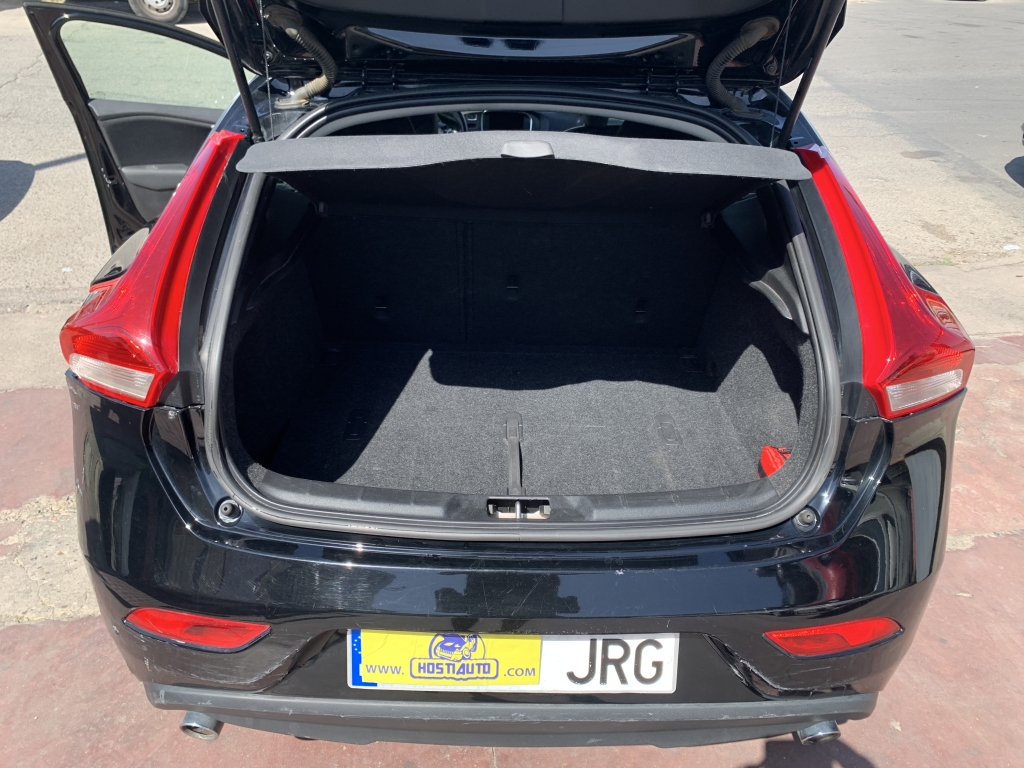 VOLVO V-40 2.0 D 150CV VOLVO V-40 2.0 D 150CV