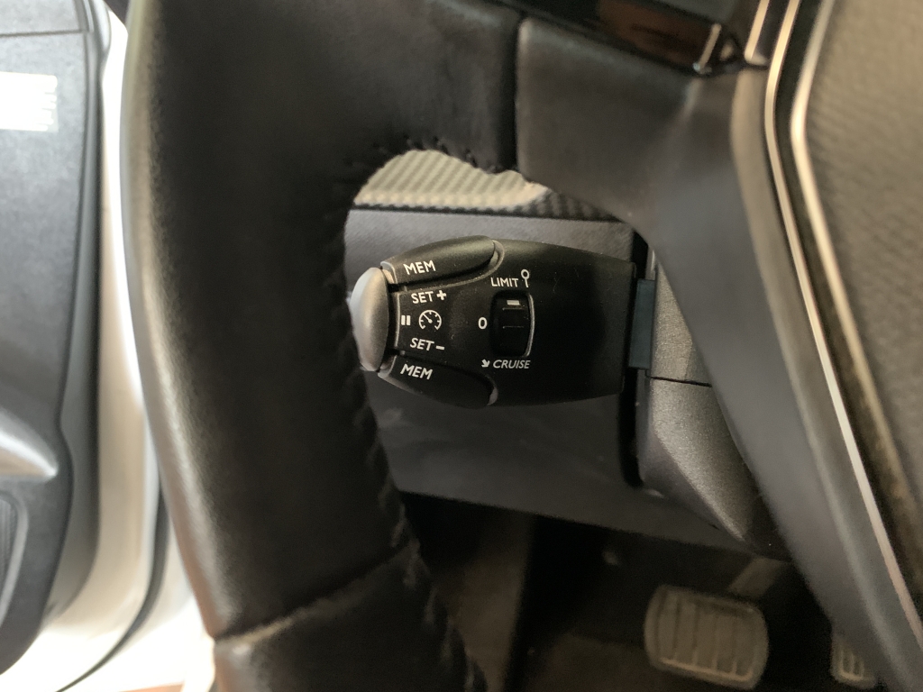 PEUGEOT 208 1.2 HIBRIDO 100CV AUT