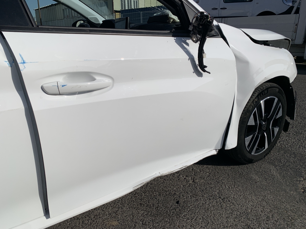 PEUGEOT 208 1.2 HIBRIDO 100CV AUT