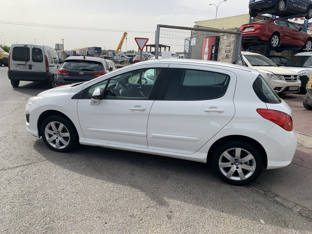 PEUGEOT 308 1.6 INY 120CV AUTOMATICO PEUGEOT 308 1.6 INY 120CV AUTOMATICO
