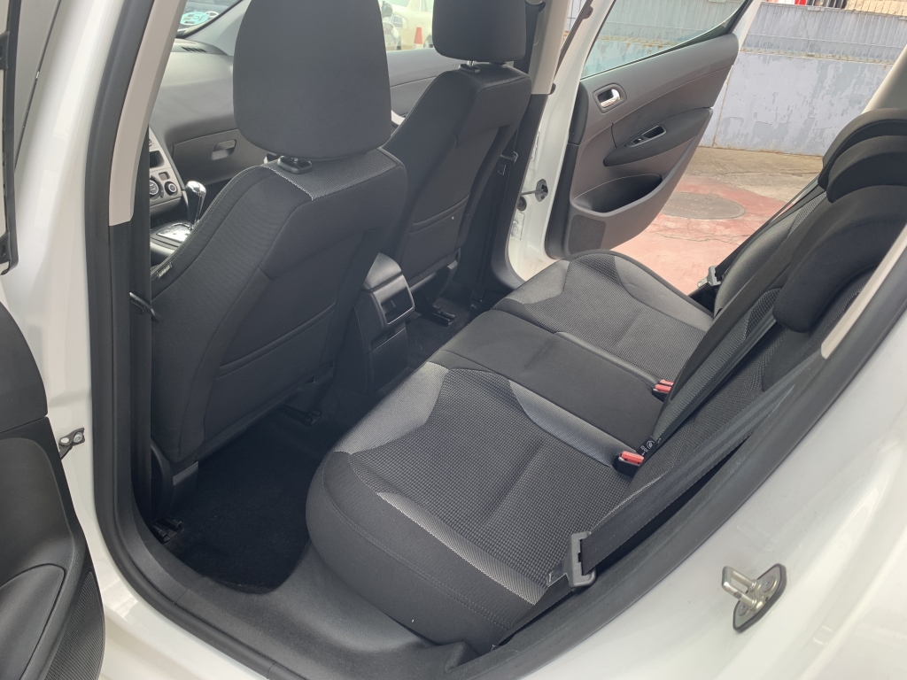 PEUGEOT 308 1.6 INY 120CV AUTOMATICO PEUGEOT 308 1.6 INY 120CV AUTOMATICO