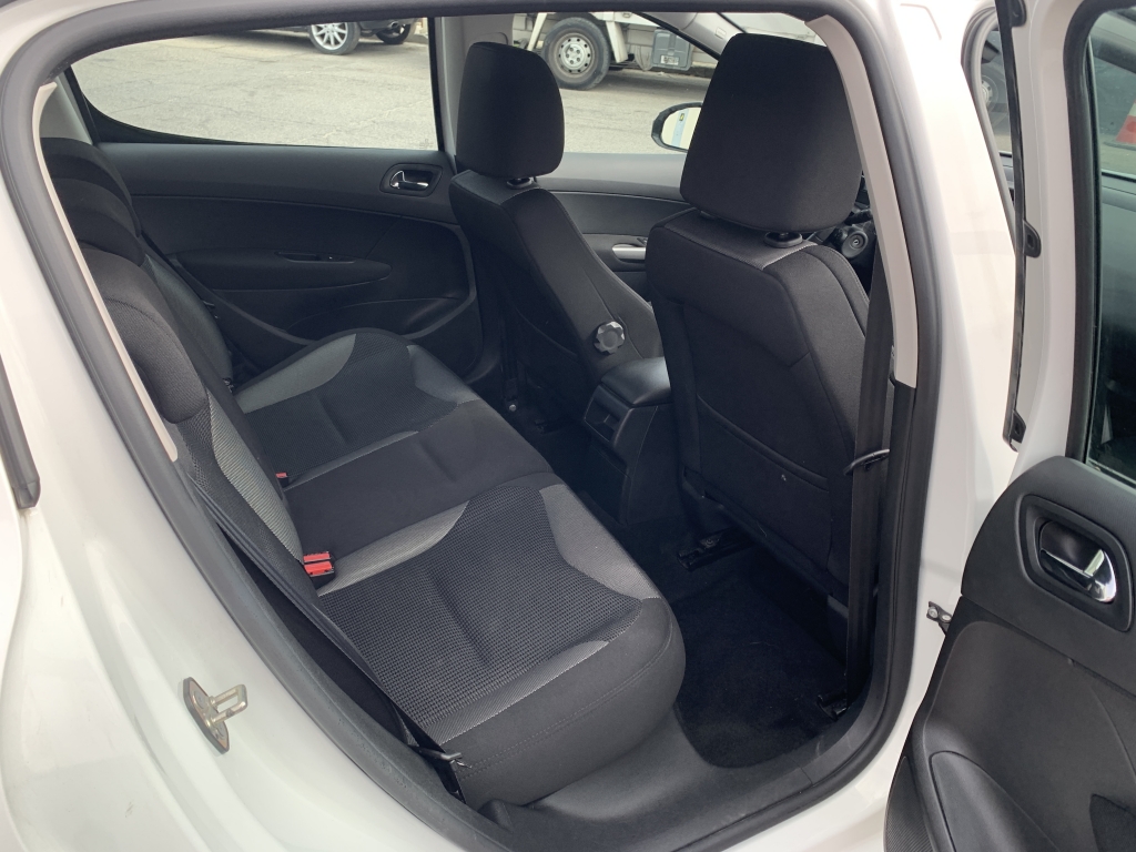 PEUGEOT 308 1.6 INY 120CV AUTOMATICO PEUGEOT 308 1.6 INY 120CV AUTOMATICO